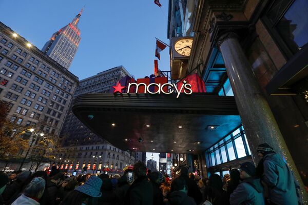 Mọi người chờ đợi «Macy's» mở cửa vào ngày Thứ Sáu Đen, Manhattan, New York, Hoa Kỳ - Sputnik Việt Nam