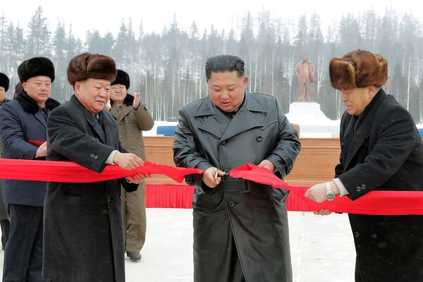 Nhà lãnh đạo CHDCND Triều Tiên Kim Jong-un trong sự kiện kỷ niệm hoàn thành việc xây dựng thành phố Samjiyon - Sputnik Việt Nam