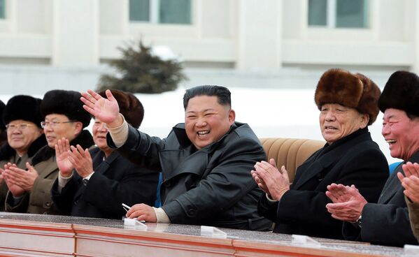 Chủ tịch CHDCND Triều Tiên Kim Jong-un tại sự kiện chào mừng hoàn thành xây dựng thành phố tại Samjiyon, CHDCND Triều Tiên - Sputnik Việt Nam