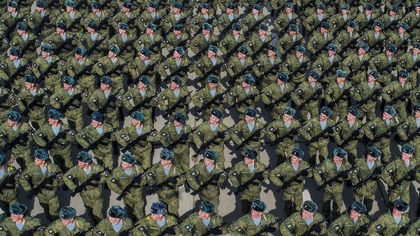 Học viên Trường chỉ huy không quân đổ bộ Ryazan trong buổi diễn tập chuẩn bị cho Cuộc diễu hành Chiến thắng tại thao trường Alabino - Sputnik Việt Nam