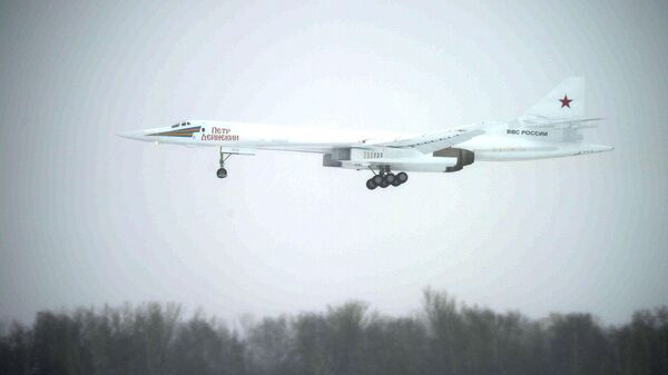 Chuyến bay trình diễn máy bay ném bom chiến lược siêu thanh mới Tu-160M Peter Deinekin - Sputnik Việt Nam