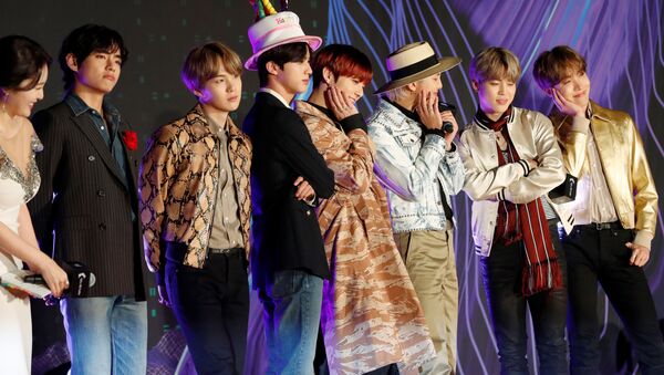 Nhóm BTS Hàn Quốc tại lễ trao giải âm nhạc châu Á MAMA 2019 tại Nhật Bản - Sputnik Việt Nam