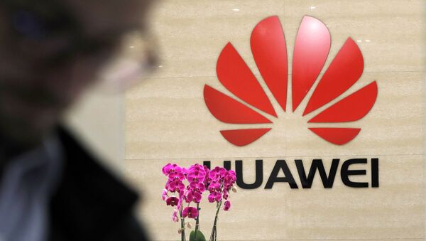 A logo of Huawei hangs in the lobby of the Cyber Security Lab at Huawei factory in Dongguan, China's Guangdong province - Sputnik Việt Nam