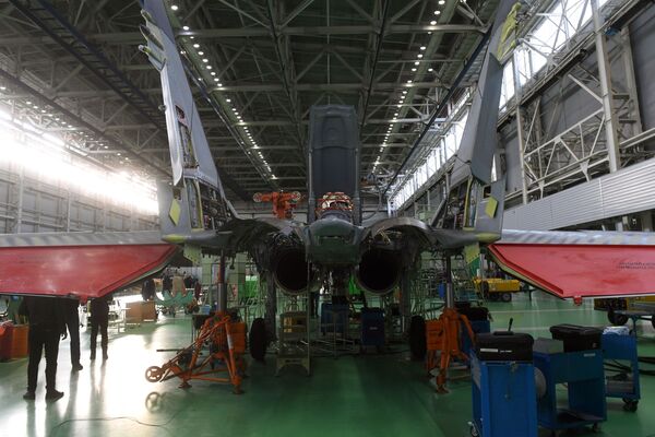 Máy bay chiến đấu đa chức năng MiG-35 trong xưởng lắp ráp của nhà máy hàng không Lukhovitsy - Sputnik Việt Nam