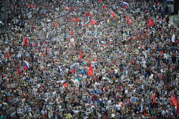 Những người tham gia phong trào Trung đoàn bất tử tại Moskva - Sputnik Việt Nam