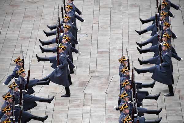 Lễ diễu hành cuối cùng trong năm 2019 của vệ binh và kỵ binh thuộc Trung đoàn Tổng thống - Sputnik Việt Nam