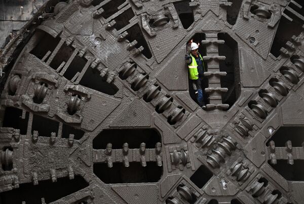 Công nhân trong quá trình xây dựng ga tàu điện ngầm ở Moskva - Sputnik Việt Nam