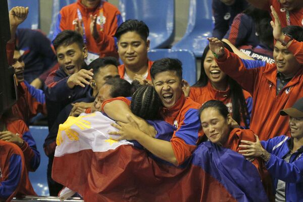 Fan hâm mộ Philippines chào mừng người chiến thắng Jedah Mae Soriano tại SEA Games 30 - Sputnik Việt Nam