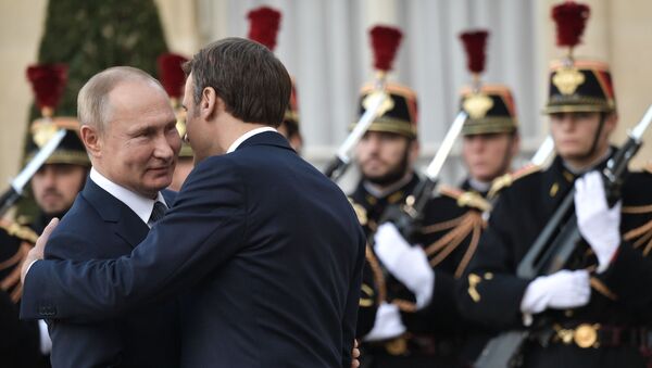 Tổng thống Nga và Pháp Vladimir Putin và Emmanuel Macron trước cuộc gặp của các nhà lãnh đạo «bộ tứ Normandy» - Sputnik Việt Nam