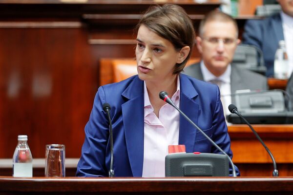 Thủ tướng Serbia Ana Brnabic 44 tuổi phát biểu tại cuộc họp Quốc hội ở Belgrade  - Sputnik Việt Nam