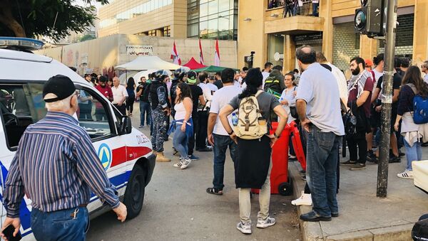 Người biểu tình trên đường phố Beirut - Sputnik Việt Nam