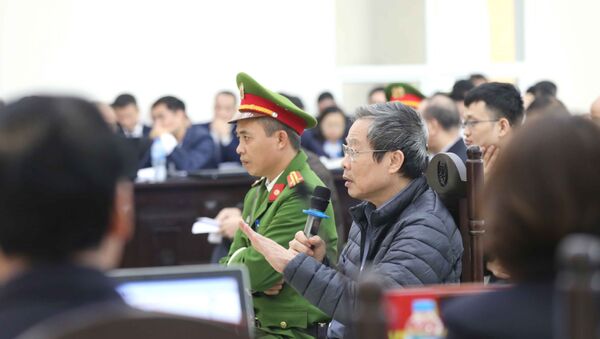 Bị cáo Nguyễn Bắc Son (sinh năm 1953, cựu Bộ trưởng Bộ Thông tin và Truyền thông) trả lời các câu hỏi của Hội đồng xét xử. - Sputnik Việt Nam