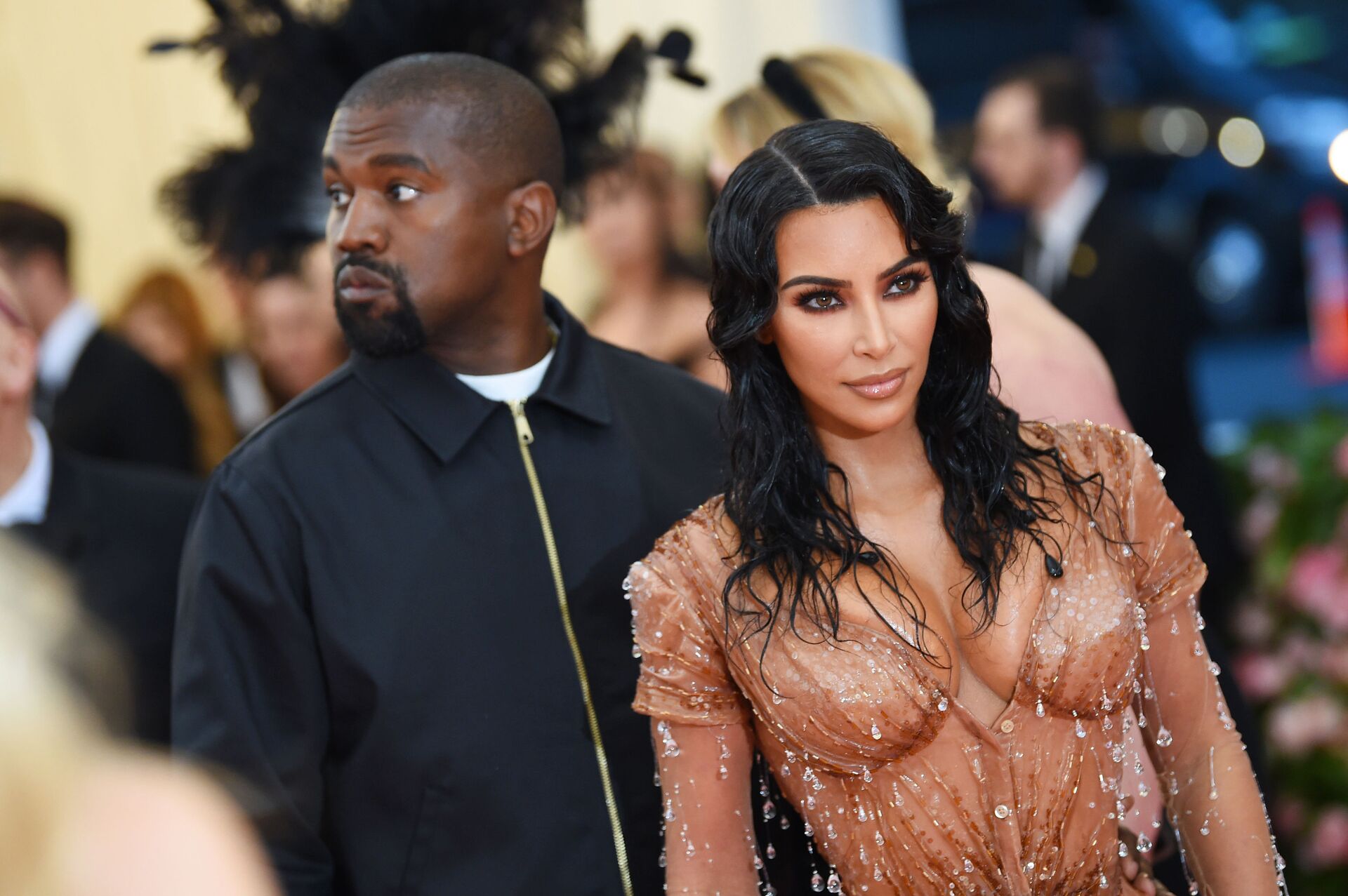 Rapper người Mỹ Kanye West cùng vợ Kim Kardashian tại Met Gala 2019 - Sputnik Việt Nam, 1920, 20.12.2021