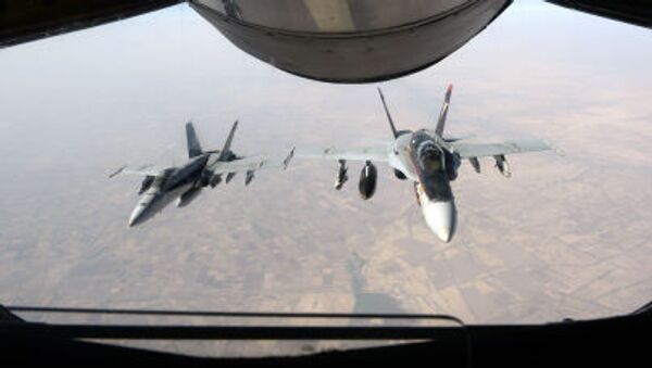 Máy bay chiến đấu F-18 Super Hornet  của Không quân Mỹ bay trên bầu trời Iraq - Sputnik Việt Nam
