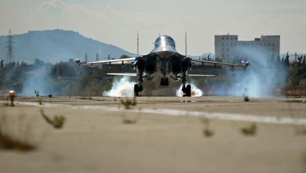 Máy bay tiêm kích-ném bom đa năng Su-34 tại căn cứ không quân “Hmeymim” ở Syria - Sputnik Việt Nam