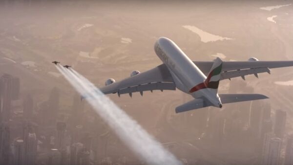 Video chuyến bay chung của người với máy bay khổng lồ ở Dubai - Sputnik Việt Nam