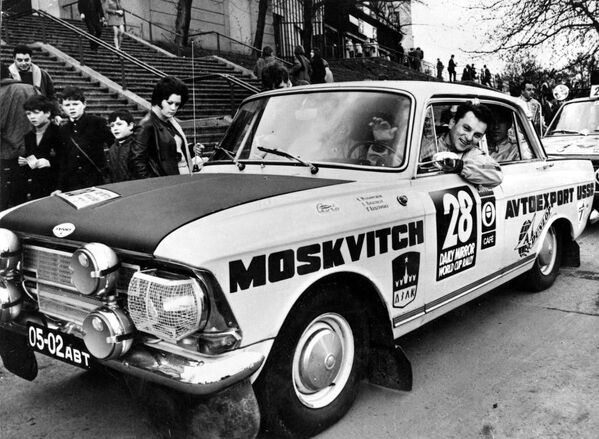 Moskvich-412 tham gia rally-marathon London-Mexico (1970) - Sputnik Việt Nam