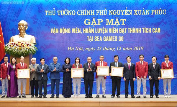 Thủ tướng gặp mặt VĐV, HLV đạt thành tích cao tại SEA Games 30 Thủ tướng gặp mặt VĐV, HLV đạt thành tích cao tại SEA Games 30 - Sputnik Việt Nam