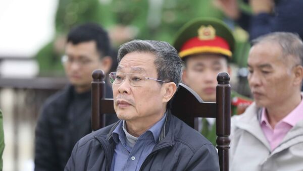 Bị cáo Nguyễn Bắc Son (sinh năm 1953, cựu Bộ trưởng Bộ Thông tin và Truyền thông) tại phiên tòa. - Sputnik Việt Nam