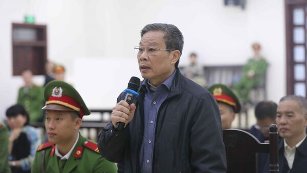 Bị cáo Nguyễn Bắc Son (sinh năm 1953, cựu Bộ trưởng Bộ Thông tin và Truyền thông) nói lời sau cùng.  - Sputnik Việt Nam