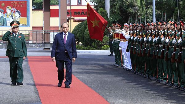 Thủ tướng Nguyễn Xuân Phúc duyệt đội danh dự QĐND Việt Nam - Sputnik Việt Nam