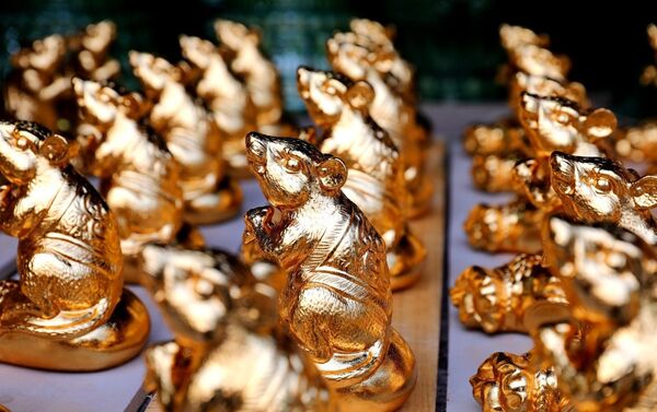 Canh Tý 2020: Tuổi xông đất, kiêng kỵ và phong tục của người Việt Canh Tý 2020: Tuổi xông đất, kiêng kỵ và phong tục của người Việt - Sputnik Việt Nam