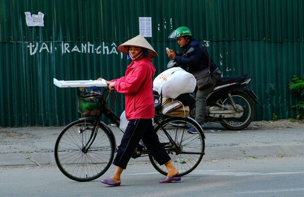 Cư dân thành phố Hà Nội Việt Nam trên đường phố - Sputnik Việt Nam