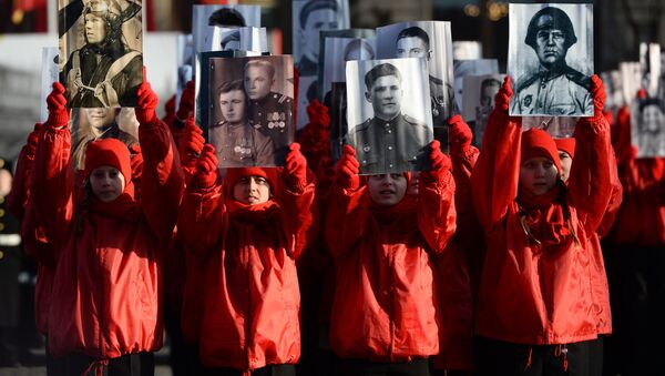 Những người tham gia diễu hành trọng thể (Trung đoàn bất tử”) kỷ niệm cuộc diễu hành huyền thoại 7 tháng 11 năm 1941 trên Quảng trường Đỏ Moskva - Sputnik Việt Nam