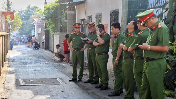 Cảnh sát phong tỏa hiện trường vụ hỏa hoạn.  - Sputnik Việt Nam