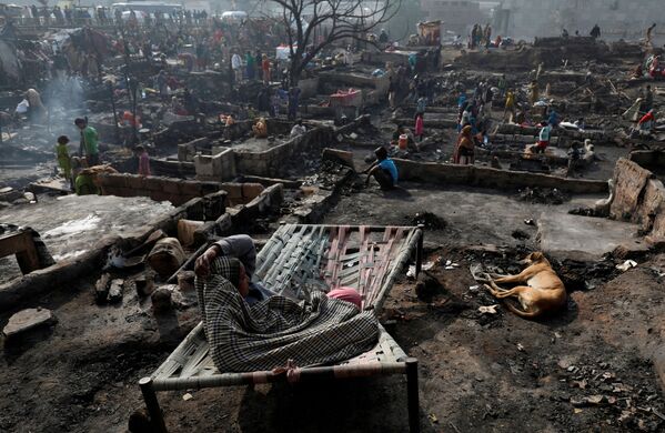 Hậu quả hỏa hoạn ở thành phố Karachi, Pakistan - Sputnik Việt Nam