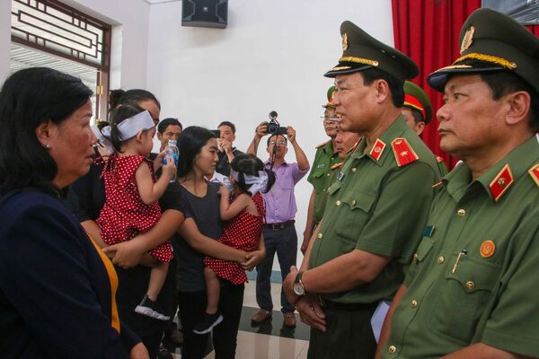 Thăng quân hàm cho Đại uý Công an ở Cần Thơ hy sinh khi làm nhiệm vụ Thăng quân hàm cho Đại uý Công an ở Cần Thơ hy sinh khi làm nhiệm vụ - Sputnik Việt Nam
