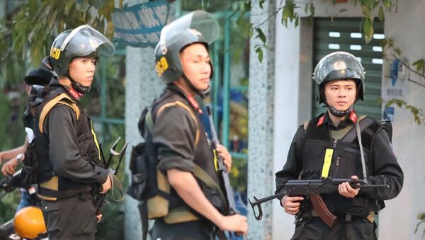 Lực lượng cảnh sát, công an triển khai lực lượng vây bắt nghi can nổ súng tại Củ Chi - Sputnik Việt Nam