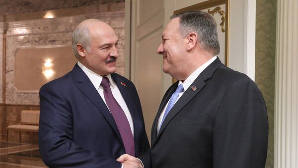 Tổng thống Belarus Alexandr Lukashenko và Ngoại trưởng Hoa Kỳ Pompeo - Sputnik Việt Nam