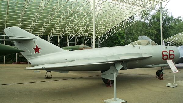 Máy bay chiến đấu MIG-17PF của Liên Xô  - Sputnik Việt Nam