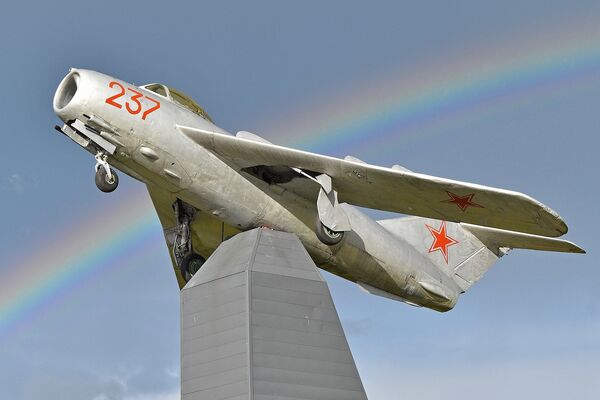 Tại sao Mỹ nhớ lâu tiêm kích huyền thoại MiG-17 của Liên Xô? Tại sao Mỹ nhớ lâu tiêm kích huyền thoại MiG-17 của Liên Xô? - Sputnik Việt Nam