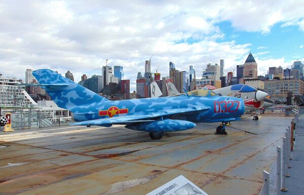 Tại sao Mỹ nhớ lâu tiêm kích huyền thoại MiG-17 của Liên Xô? Tại sao Mỹ nhớ lâu tiêm kích huyền thoại MiG-17 của Liên Xô? - Sputnik Việt Nam