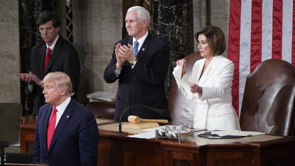 Chủ tịch Hạ viện Nancy Pelosi xé văn bản bài phát biểu của ông Trump - Sputnik Việt Nam
