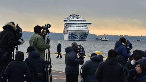 Các nhiếp ảnh gia và phóng viên trên nền tàu du lịch Diamond Princes bị cách ly tại cảng Yokohama của Nhật Bản - Sputnik Việt Nam