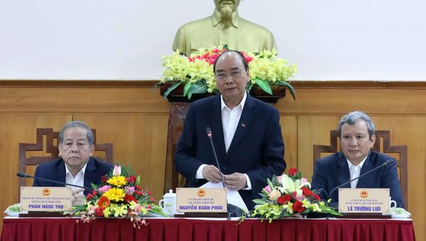 Thủ tướng Nguyễn Xuân Phúc phát biểu tại buổi làm việc - Sputnik Việt Nam