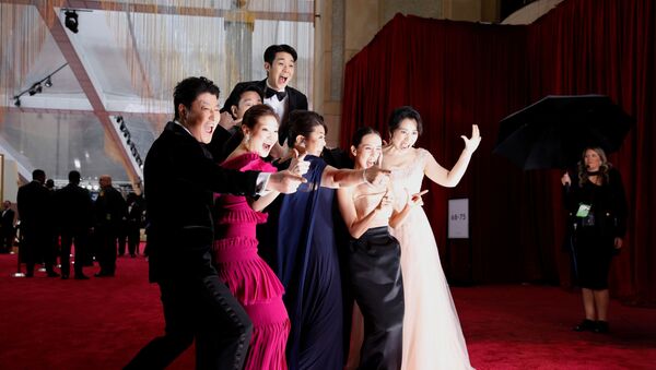 Сác diễn viên của bộ phim Ký sinh trùng của Hàn Quốc tại lễ trao giải Oscar 2020 - Sputnik Việt Nam