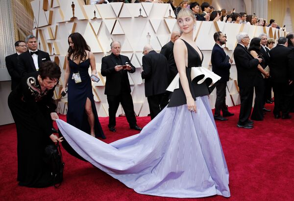 Nữ diễn viên Saoirse Ronan trên thảm đỏ lễ trao giải Oscar 2020 tại Los Angeles - Sputnik Việt Nam