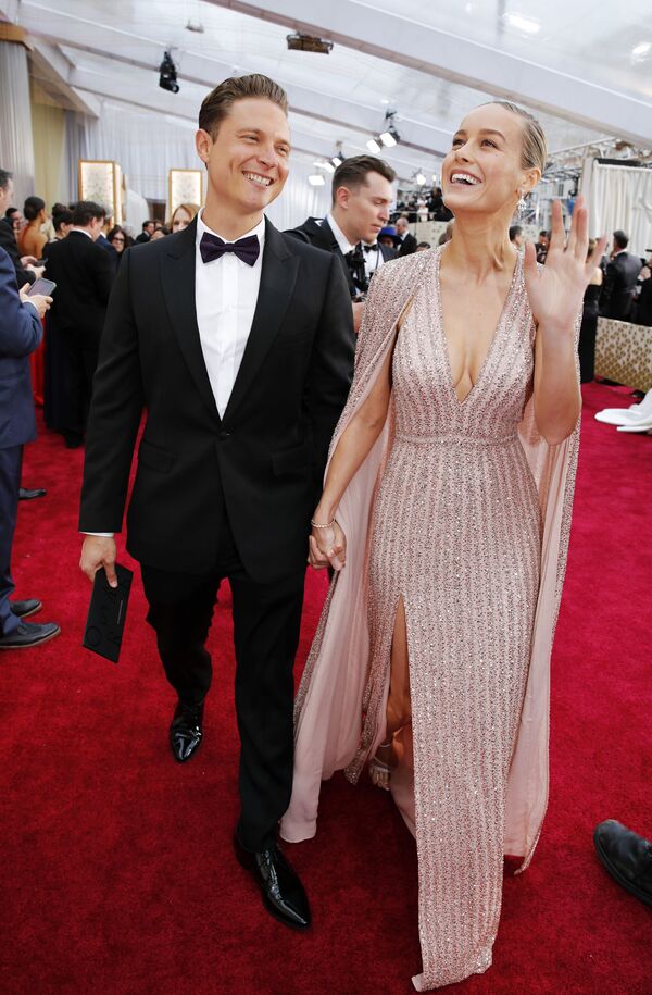 Nữ diễn viên Brie Larson và nam diễn viên Elijah Allan-Blitz trên thảm đỏ lễ trao giải Oscar 2020 tại Los Angeles - Sputnik Việt Nam