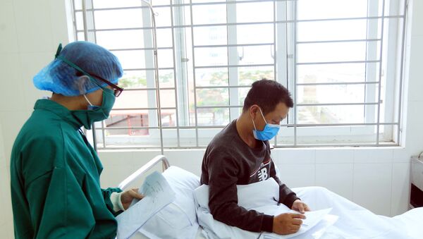 Các y bác sĩ luôn tận tình hỏi thăm, động viên và chăm sóc những công dân của Trung Quốc tại khu cách ly của bệnh viện Việt Tiệp.  - Sputnik Việt Nam