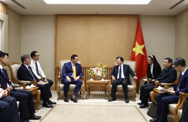 Điện khí LNG tại Việt Nam thu hút nhiều nhà đầu tư Điện khí LNG tại Việt Nam thu hút nhiều nhà đầu tư - Sputnik Việt Nam