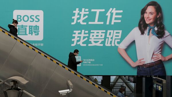 Люди на эскалаторе в метро Пекина, Китай - Sputnik Việt Nam