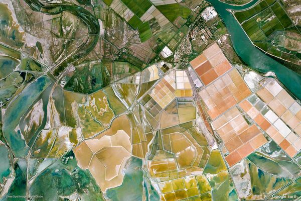 Làng Arles ở vùng Provence-Alpes-Côte d'Azur, Pháp trong bức ảnh chụp từ không gian - Sputnik Việt Nam