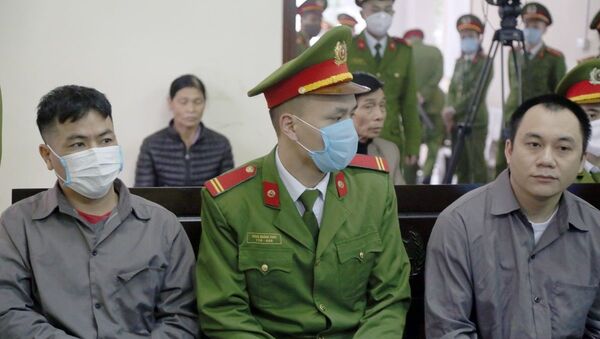 Hai bị cáo tại tòa. - Sputnik Việt Nam