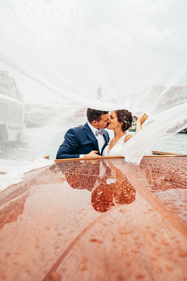 Bức ảnh Ngày cưới của nhiếp ảnh gia Ý, được giới thiệu tại cuộc thi The World's Best Photos of #Love2020 - Sputnik Việt Nam