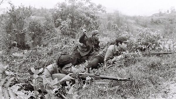 Đạn pháo quân Trung Quốc nã dồn dập vào biên cương - Sputnik Việt Nam