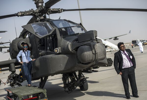 Máy bay trực thăng AH-64 của Không quân Mỹ tại triển lãm hàng không vũ trụ quốc tế Dubai - Sputnik Việt Nam